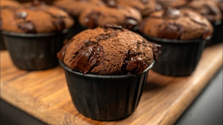 Diese einfache Rezeptur für Schokoladenmuffins wird dein Dessertspiel für immer