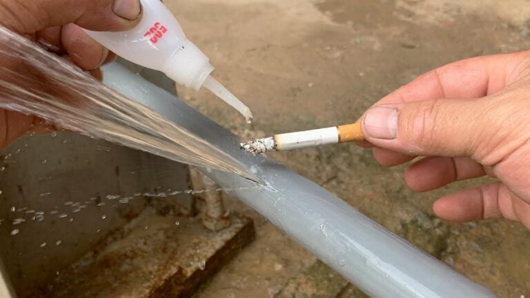 Dieser vergessene Trick repariert undichte PVC-Rohre mit Schaumstoff und