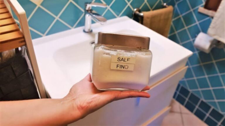 Sanitäranlagen in 1 Minute reinigen: Festsitzende Flecken entfernen